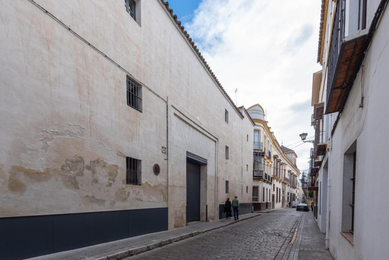 Apartamento En Monumento Historico Nacional Corral Del Conde-Duque De Olivares Seville Exterior photo