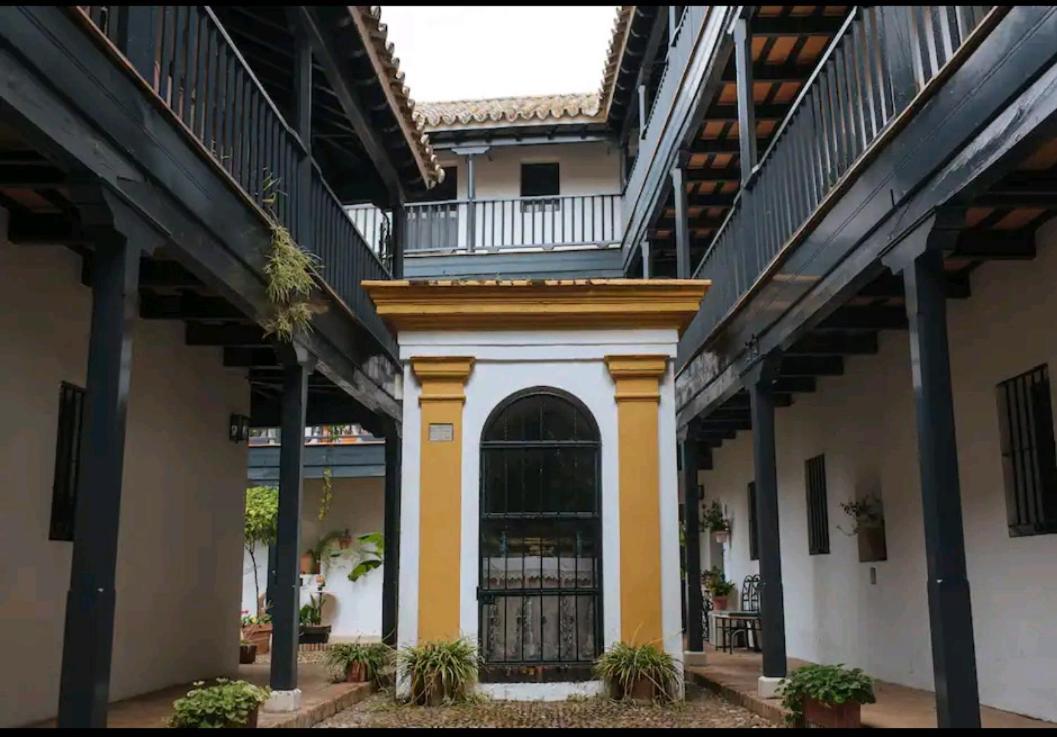 Apartamento En Monumento Historico Nacional Corral Del Conde-Duque De Olivares Seville Exterior photo